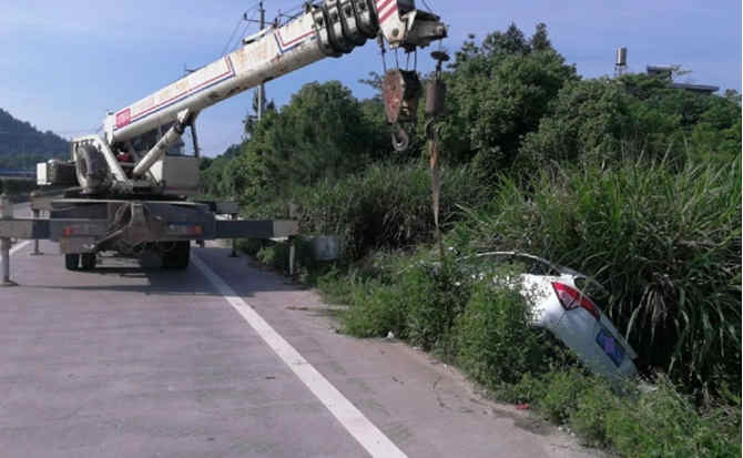 中江重载吊车救援 中江重载吊车救援